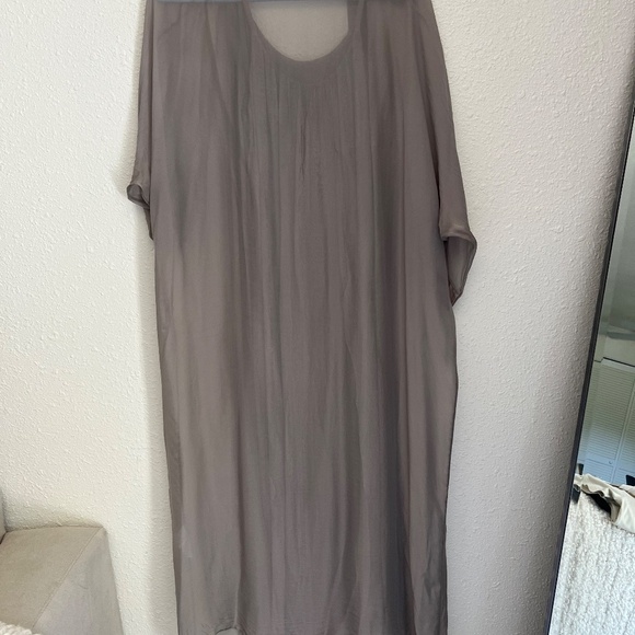 . Italian Silk Dress and Kimono Cape: Refined Elegance - Picture 3 of 13